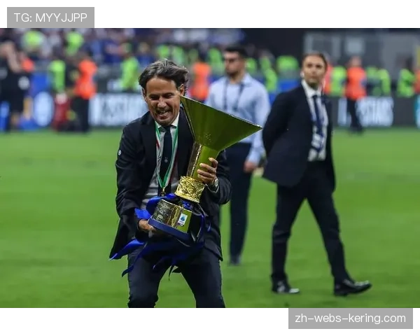 场边镜头：因扎吉与阿莱格里在教练席的激烈争执